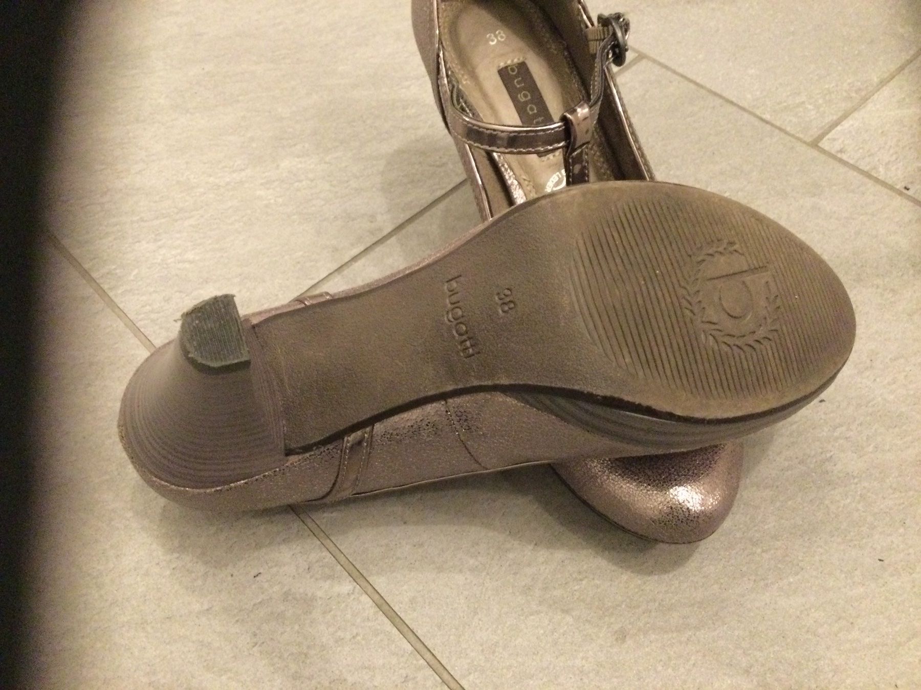 Bugatti Damenschuhe: Neuwertige Bugatti Damen Pumps – Gebraucht aus Bischofszell von spidi72 2