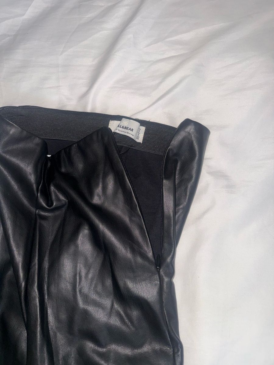Pull&Bear Leggings: Pull&Bear Kunstleder Leggings, Grösse S – Nuovo (secondo la descrizione) da Pratteln venduto da syr_g2ql 2