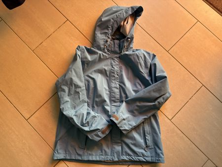 Leichte Regenjacke für den Frühling, Grösse 46, Top Zustand