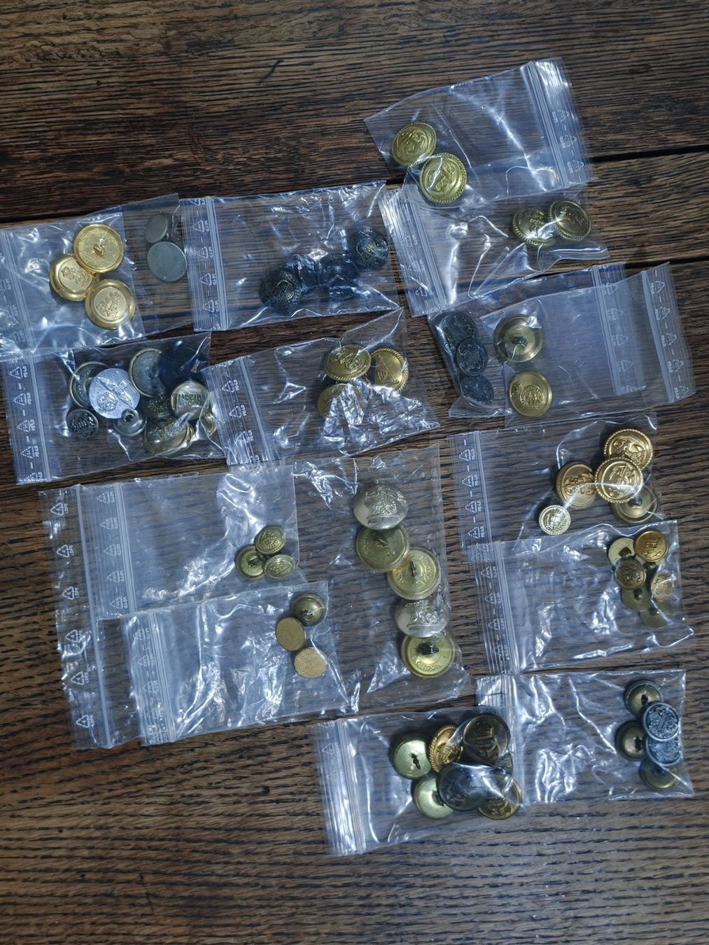 Boutons: Ab 1Fr. 8. Lot Vintage Knöpfe – Défectueux à Altstätten SG par CuratedChapter 5