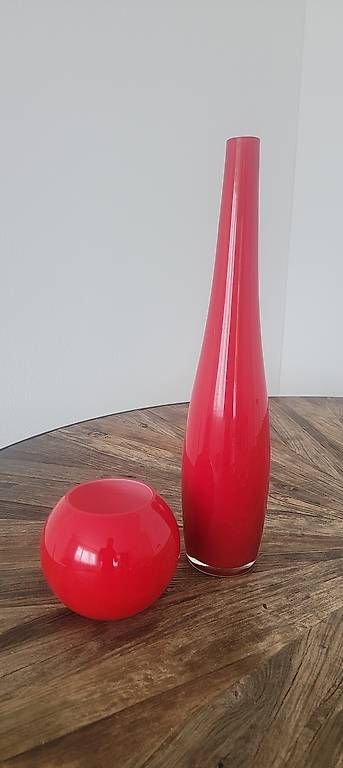 Vase & Récipients: Rote Vasen – D'occasion à Remetschwil par Smitt