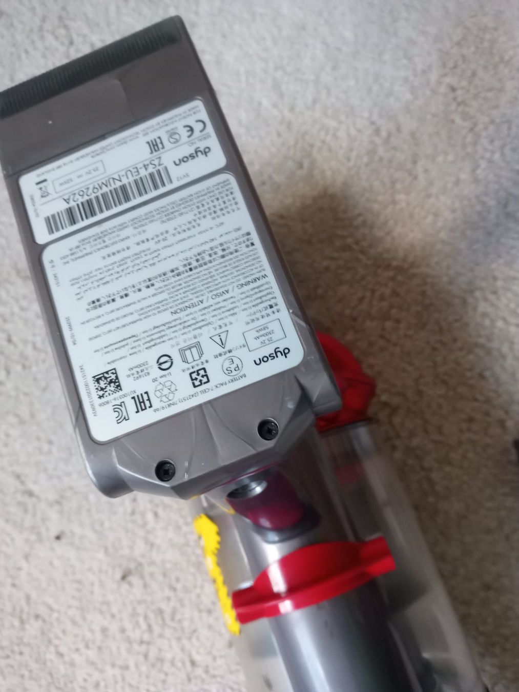 Dyson Aspirateurs & Accessoires: Dyson V10 Staubsauger – D'occasion à Prez-vers-Siviriez par Monija70 3