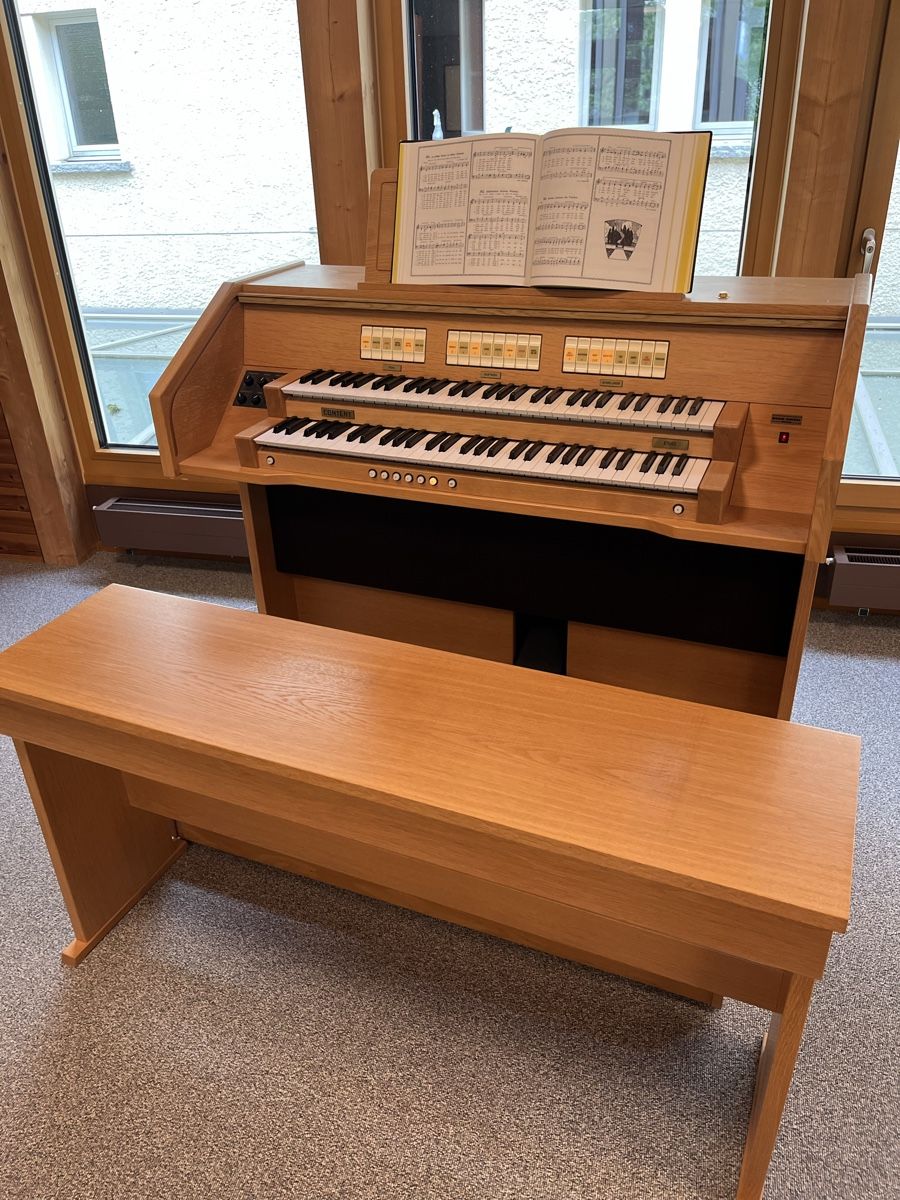 Strumenti musicali: Orgel Content Etude, Eiche hell, inkl. Sitzbank - Top Zustan – Usato da Rüti ZH venduto da Walti0