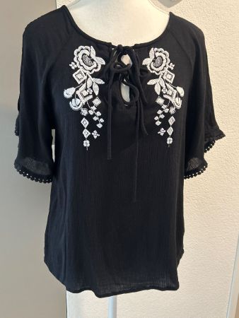 Tunika / Bluse schwarz mit Stickerei von Yessica Gr. 36