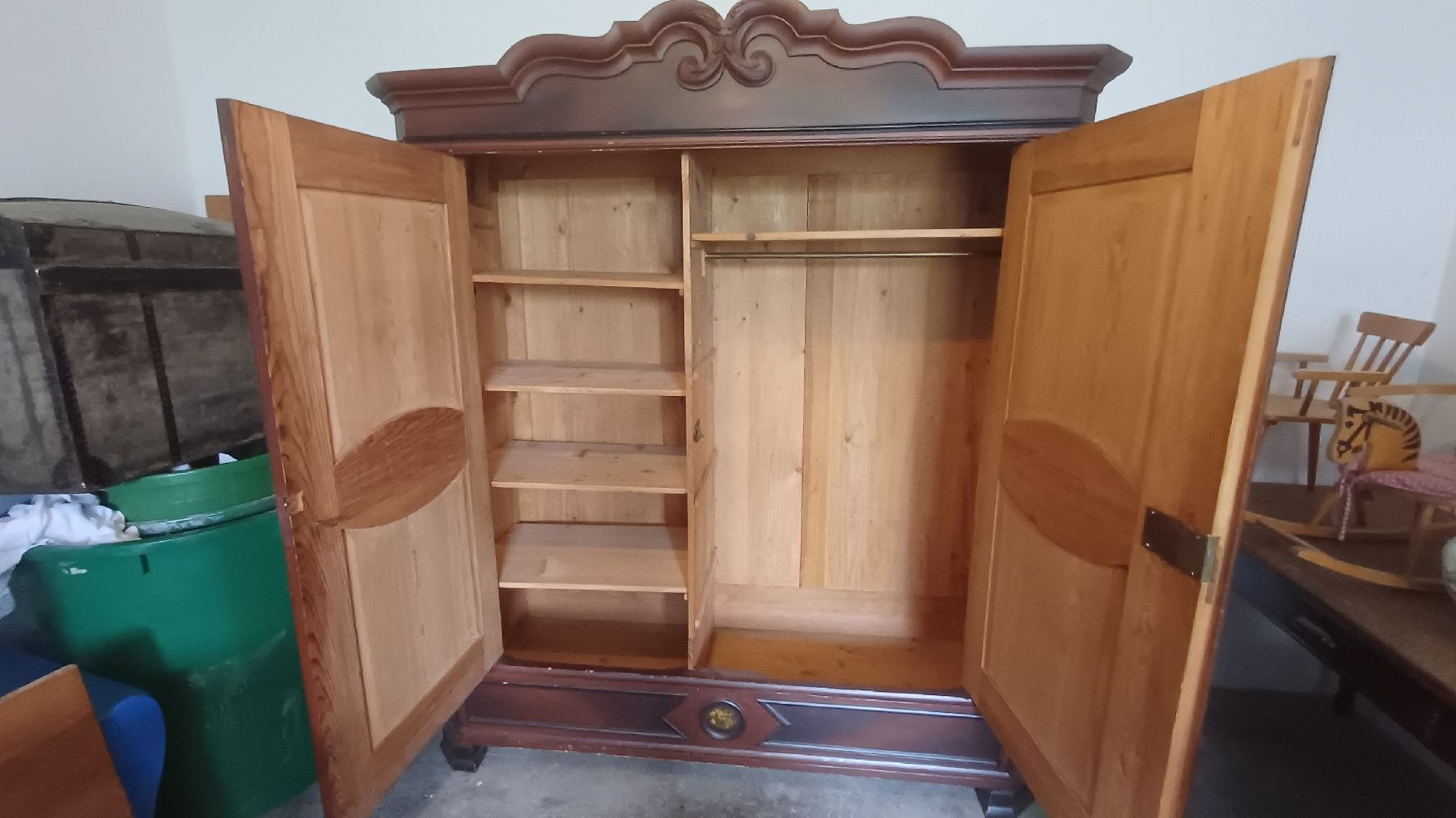 Armadi: Grosser Schrank Tanne  – Usato da Flawil venduto da Pinkmalibu 1