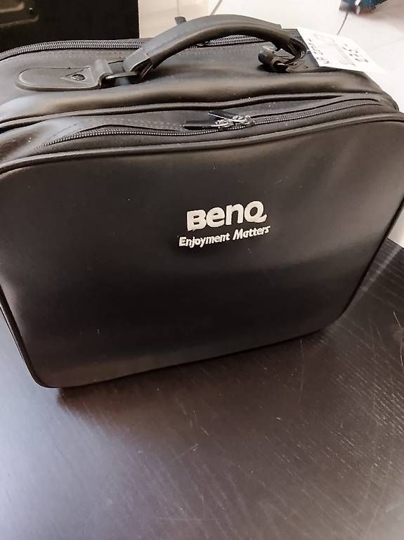 BenQ Proiettori: Beamer BENQ PB8220 – Usato da Neuhausen am Rheinfall venduto da galleria13
