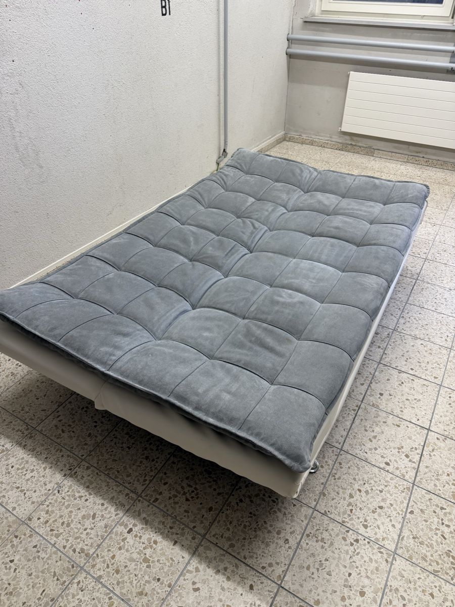 Divani: Sofa mit Bettfunktion grau - weiss – Usato da Ennetbürgen venduto da max_hnb7 1