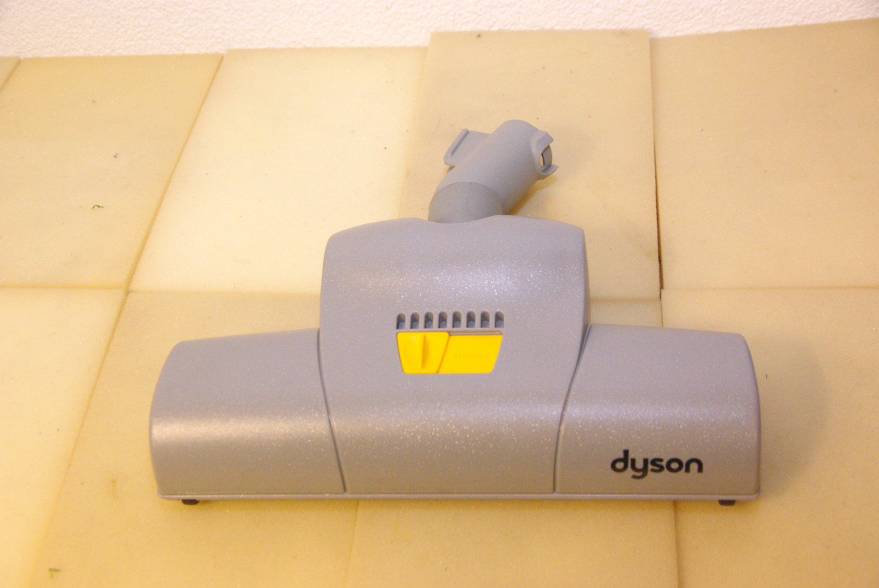 Dyson Staubsauger & Zubehör: Dyson Bodenreinigungsdüse, grau – Neu (gemäss Beschreibung) aus Herisau von Cevianer1844