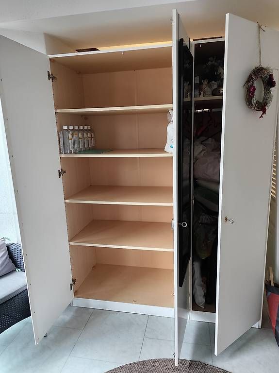 Armoires: Dreitüriger Schrank  – D'occasion à Schaffhausen par lemontree3 3
