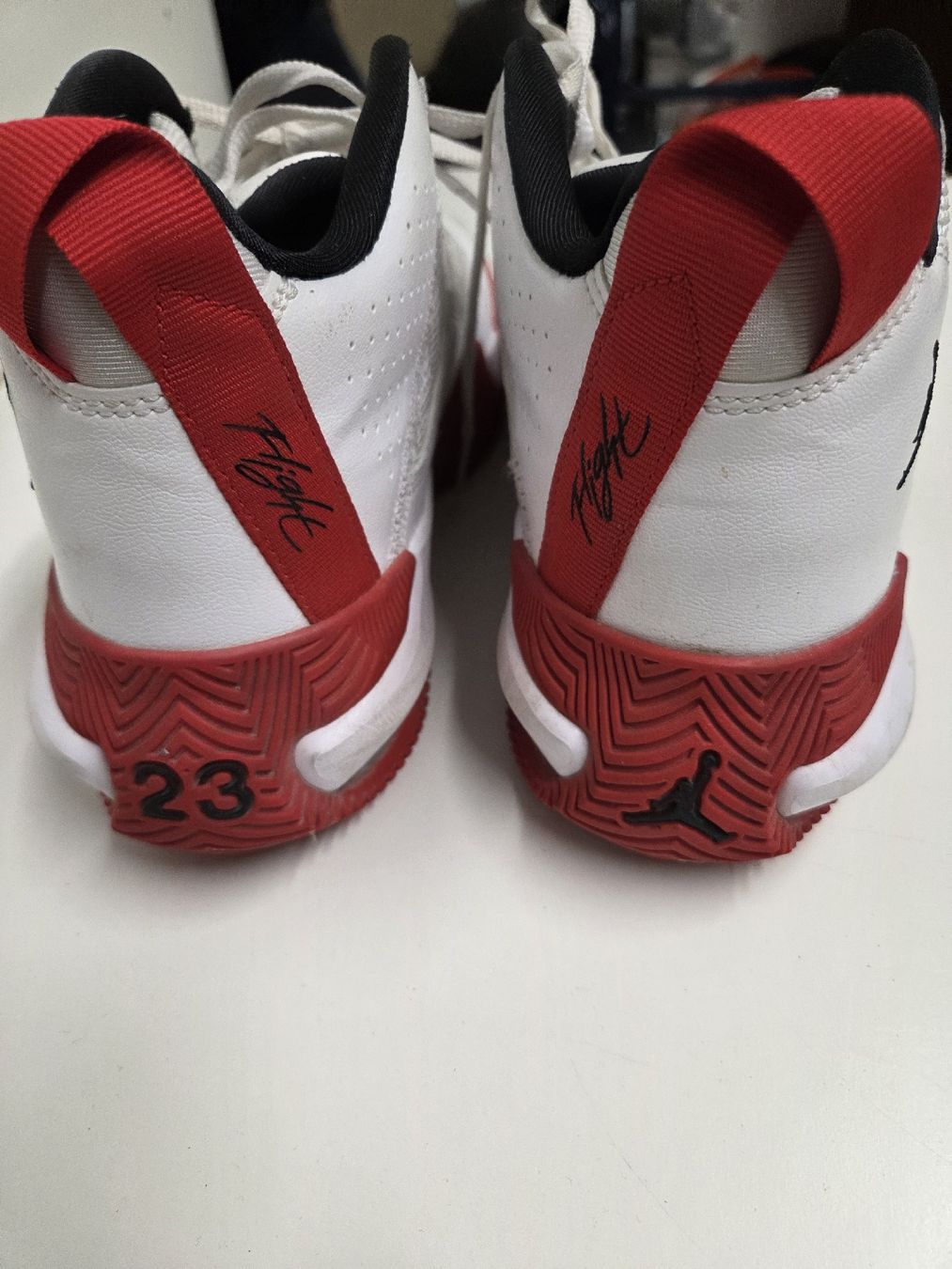 Jordan Schuhe für Jungen: Jordan Schuhe – Gebraucht aus Gossau SG von Sandy2014 1