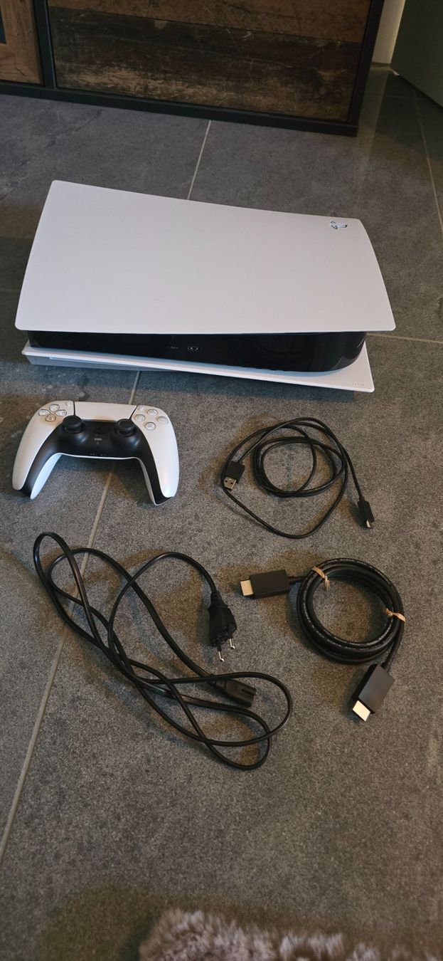Sony Consoles: Sony PlayStation 5 Disc Edition Konsole mit Games – D'occasion à Lohn-Ammannsegg par leo6684