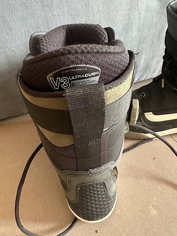 Scarpe da uomo: Boots Vans V3 ultracush 42 – Usato da Vacallo venduto da TrivellinS 2