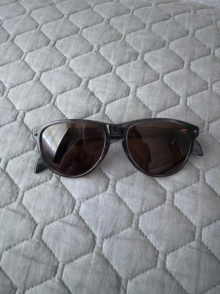 Alexander Mcqueen Brillen & Gläser: Alexander McQueen Sonnenbrille – Gebraucht aus Dübendorf von MariaS. 1