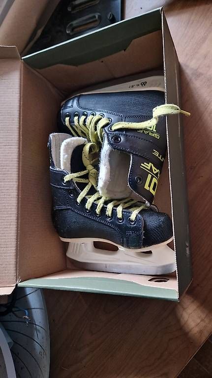 Pattini da ghiaccio: Patins à glace taille 29 – Usato da Brent venduto da coc_lx96 3