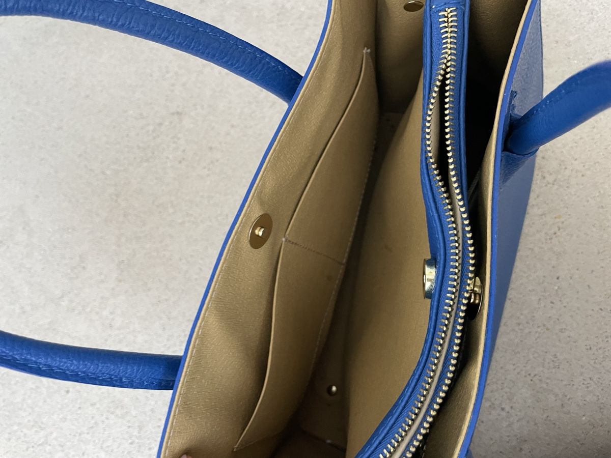 Taschen für Damen: Elegante blaue Ledertasche neuwertig – Gebraucht aus Zürich von aglier 7