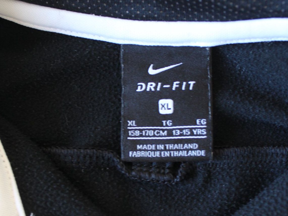 Nike Maglioni & Felpe: Pullover Nike Entraînement Noir/Blanc   t. 158 - 170 – Usato da Peseux venduto da Gilloss 4