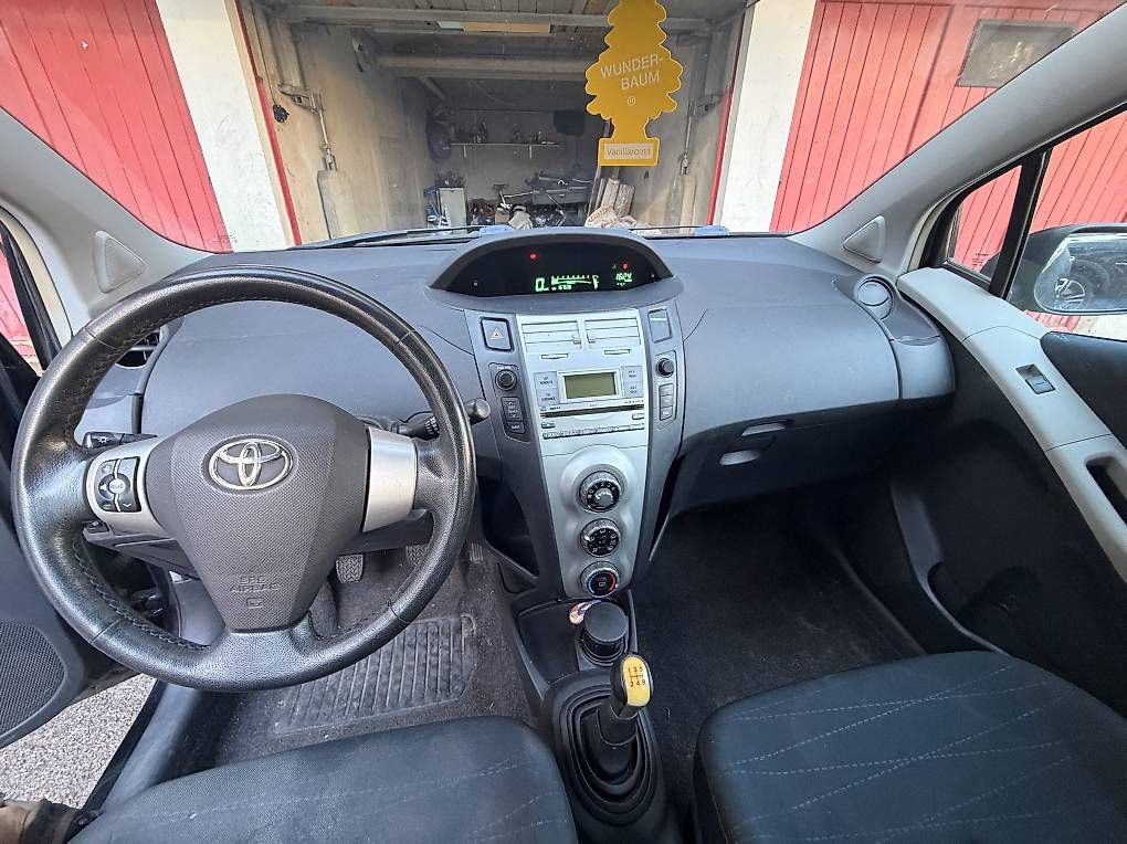 Automobili: Toyota Yaris  – Usato da Neuchâtel venduto da Karl_M 3