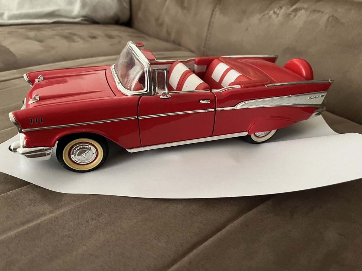 Chevrolet Modellini d'auto: Chevrolet BelAir 1957, 1/18 – Usato da Saxon venduto da Kwik25
