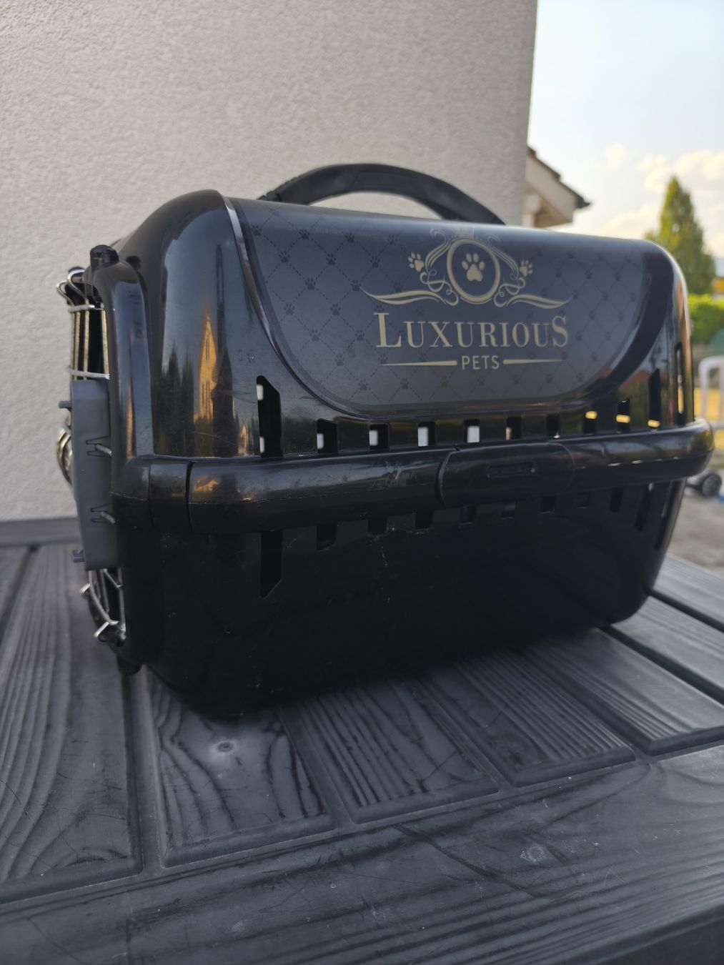 Cages, transport & sécurité: Transportbox pour animaux "Luxurious Pets" 5 kg  – D'occasion à Orbe par don_ym8h