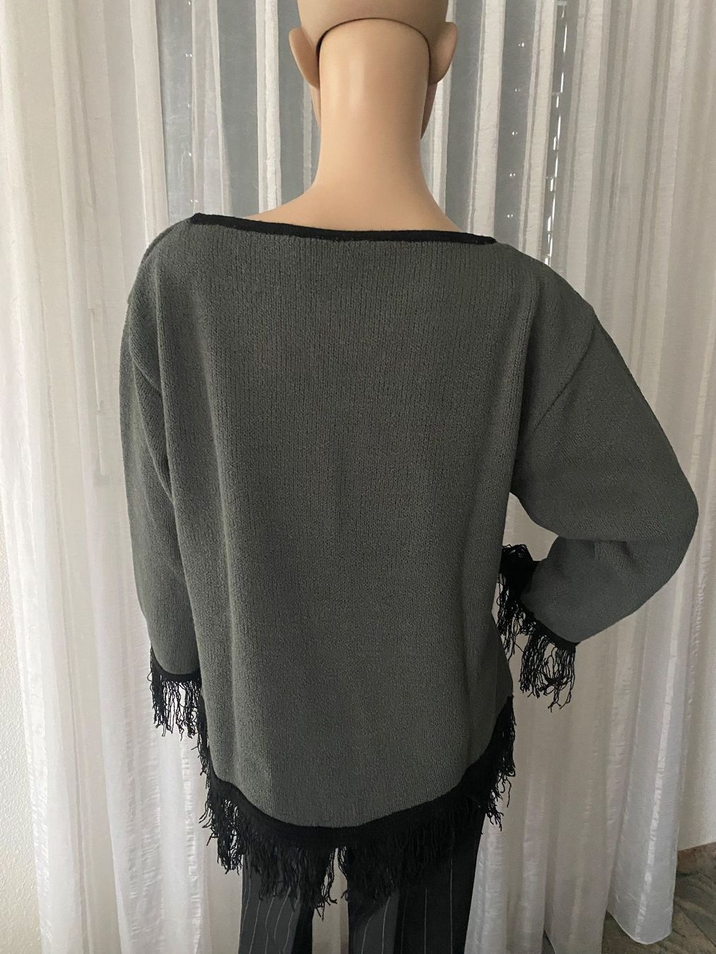 Pullover & Sweatshirts: Perfekter Auftritt - einzigartiger Pullover mit Fransen, L – Gebraucht aus Winkel von ferrari2022 1
