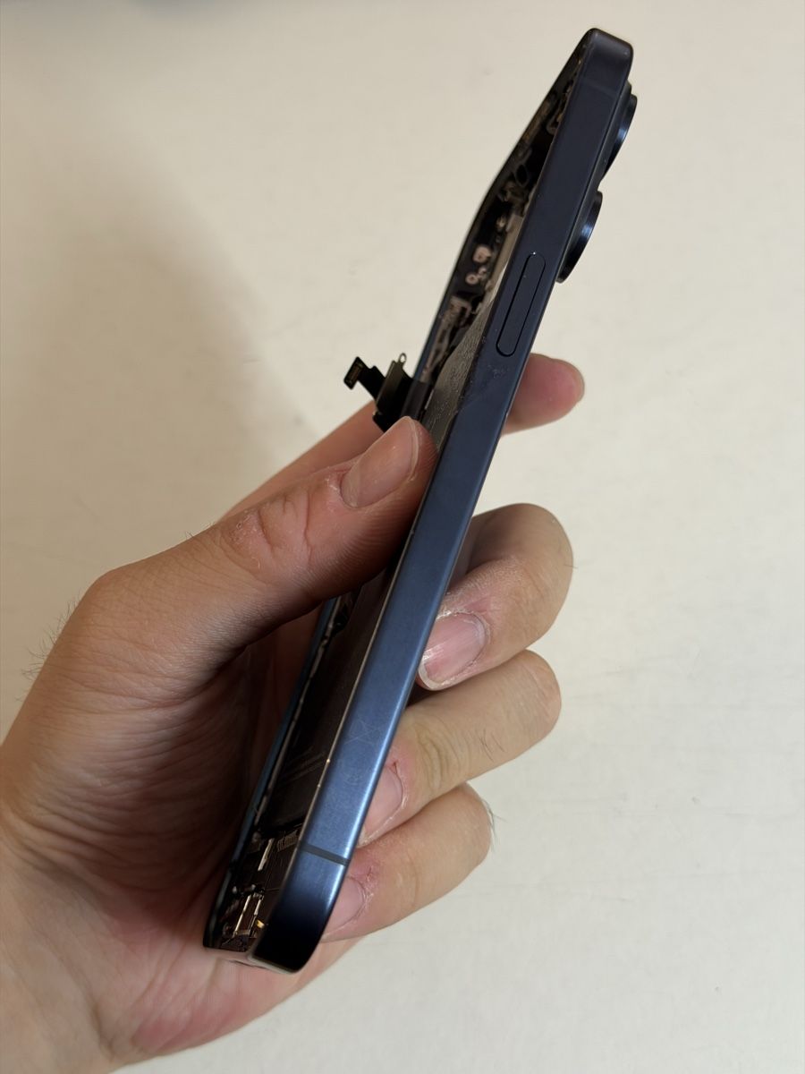 Apple Handys / Smartphones: Komplett iPhone 15 Pro Max Gehäuse Pulled  – Gebraucht aus Chur von beverlyone 3
