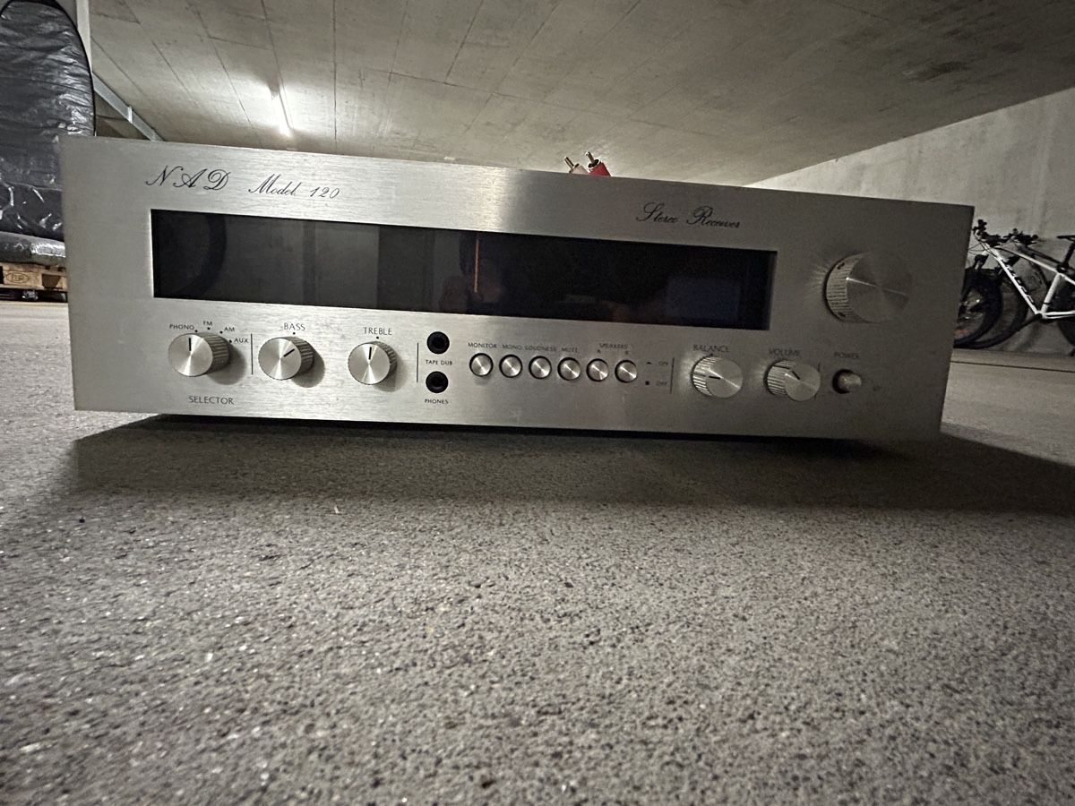 Nad Amplificatori: Stereo Receiver NAD Model 120 silber – Usato da Gais venduto da Taro27