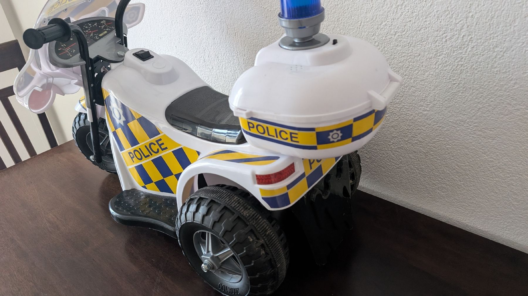 Véhicules pour enfants: Kinder Polizeimotorrad mit Akku und Ladegerät – D'occasion à Rorschach par Obi-Wan85 2