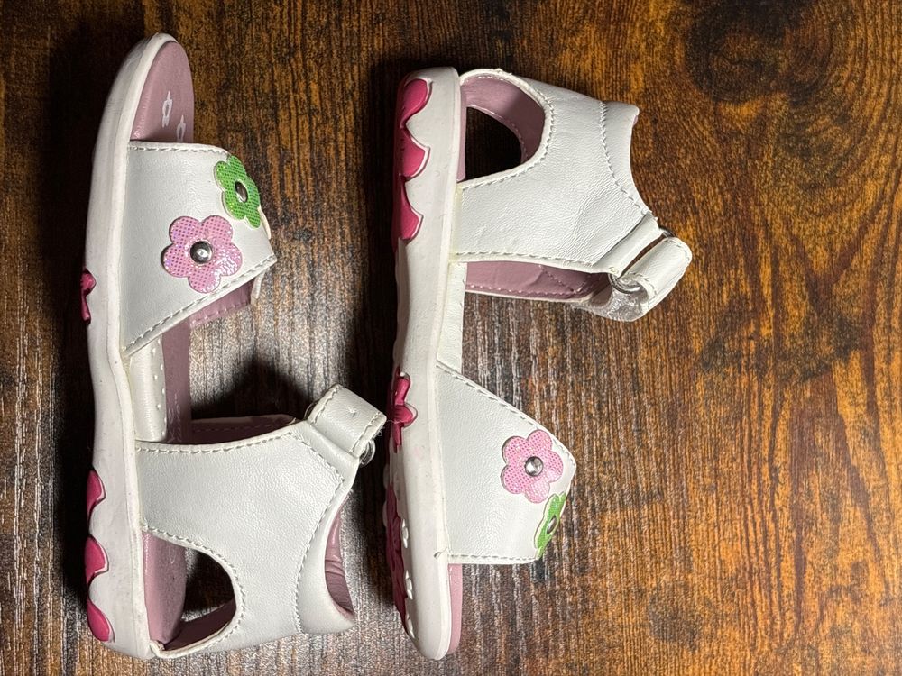Chaussures filles: Mädchen Schuhe Gr. 22 – Neuf (Voir description) à Ehrendingen par Katy28 2