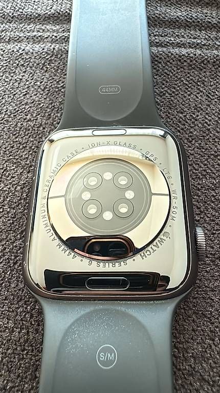 Smartwatch: Apple Watch Serie 6 - GPS + Cellular - space grey - 44 mm – Usato da Winterthur venduto da KeinPlatzDarumRaus 4