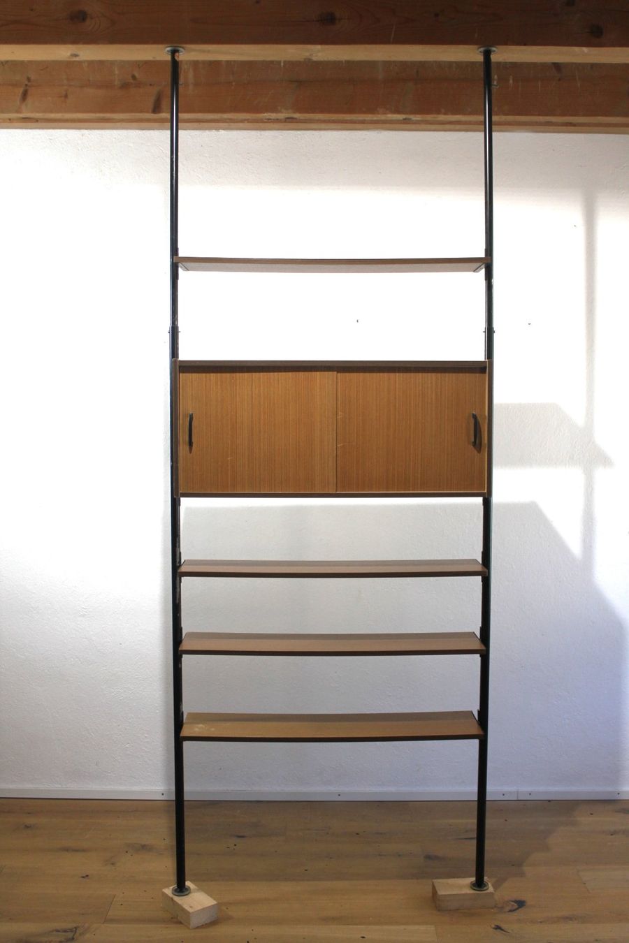 Scaffali: Midcentury Teleskop Regal mit Korpus – Usato da Glarus venduto da Toni-Glarus