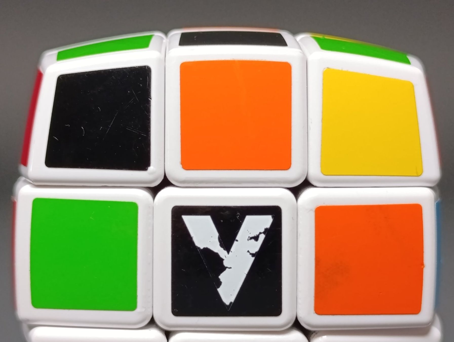 Jeux: V-CUBE Casse-tête 3x3 – D'occasion à Thielle par Plusvalue_Neuchatel 2