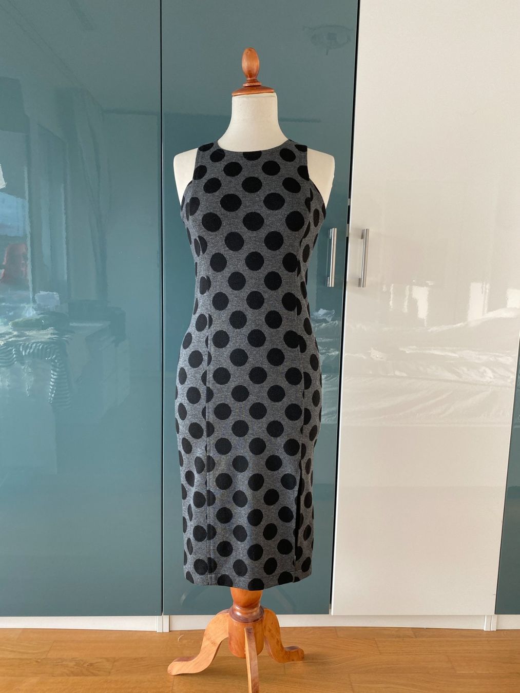 Vestiti: ärmelloses elastisches Kleid Größe S/M – Usato da Dübendorf venduto da Levintreyer 1