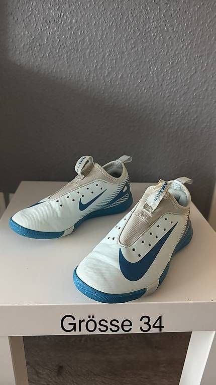 Schuhe für Jungen: Hallenschuhe Nike blau – Gebraucht aus Ebikon von prenqajf
