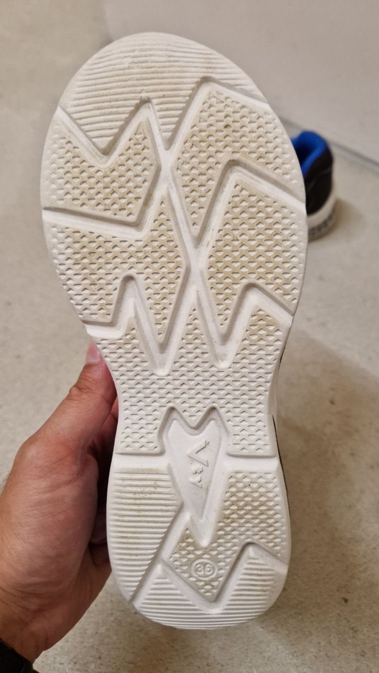Scarpe per ragazzi: Kinderschuhe Grösse 36 – Usato da Basel venduto da AlexBasel01 1