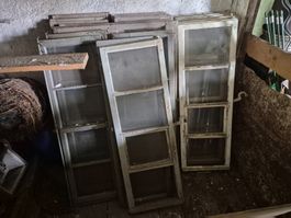 Diverse alte Fenster für Deko-Zwecke
