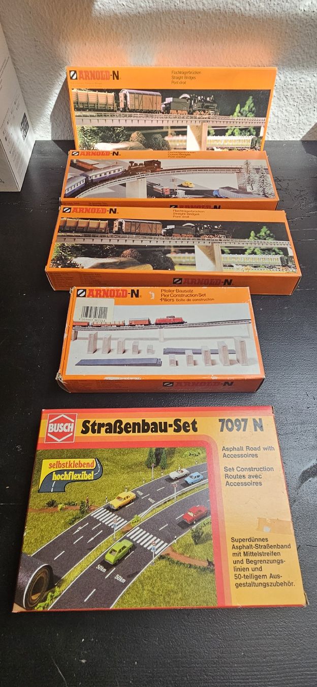 Arnold Modellini di ferrovie: Modelleisenbahn Konvolut Lot, Arnold, Faller, Fleischmann – Usato da Belp venduto da Ginus85 2