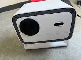 Wanbo Mozart 1 Pro Beamer – Full HD, Smart TV, wie neu