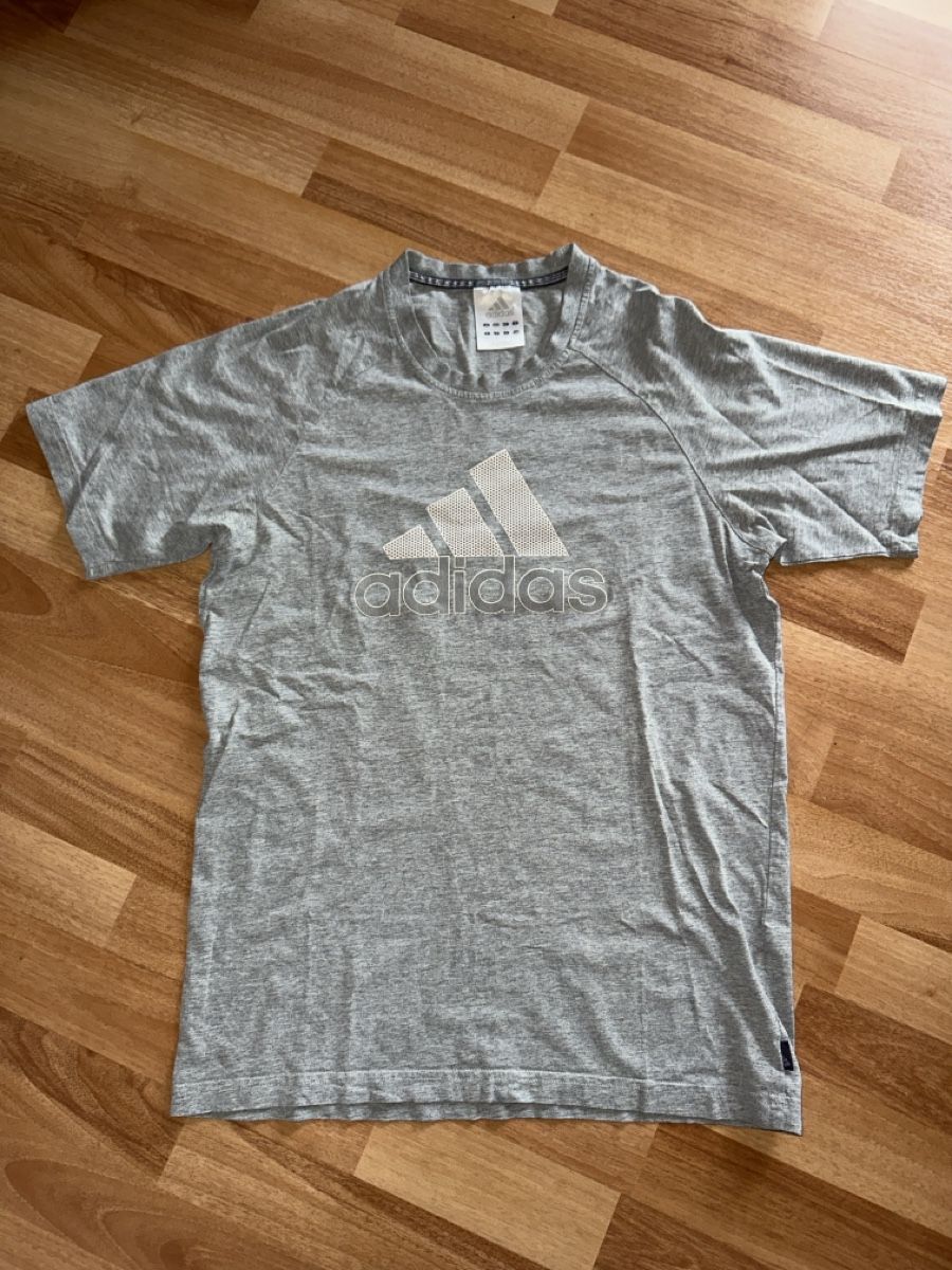 Adidas T-Shirts: Adidas T-Shirt Gr. S, grau – Gebraucht aus St.Gallen von maierm01