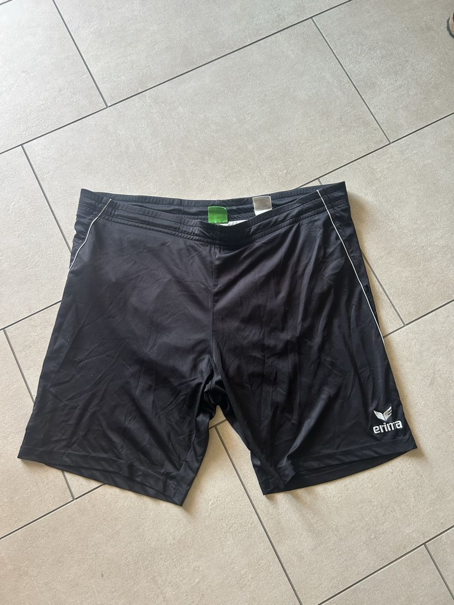 Erima Pantalons: Sporthose Schwarz Erima – D'occasion à Maisprach par _aliciarebecca_