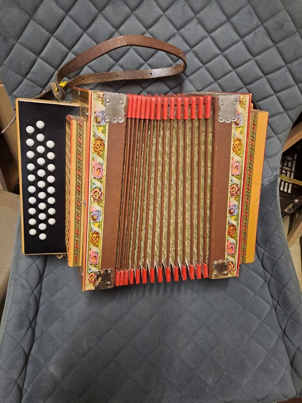 Instruments de musique: 18 basses iten orgeli – D'occasion à Villeneuve par BibiVintage