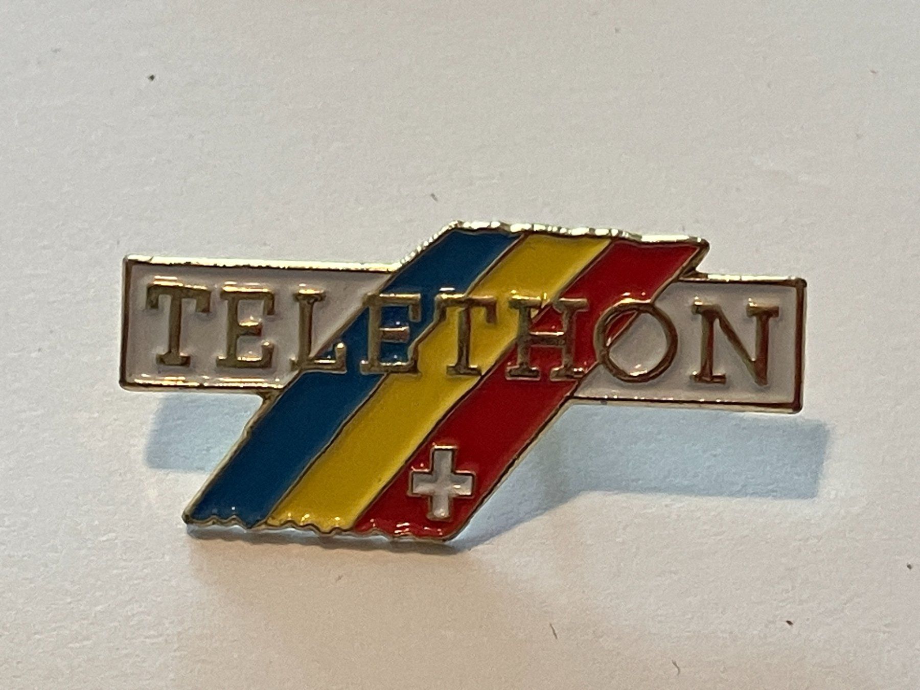 Placchette & Badge: 1 Pin Telethon – Usato da Basel venduto da djwwpp