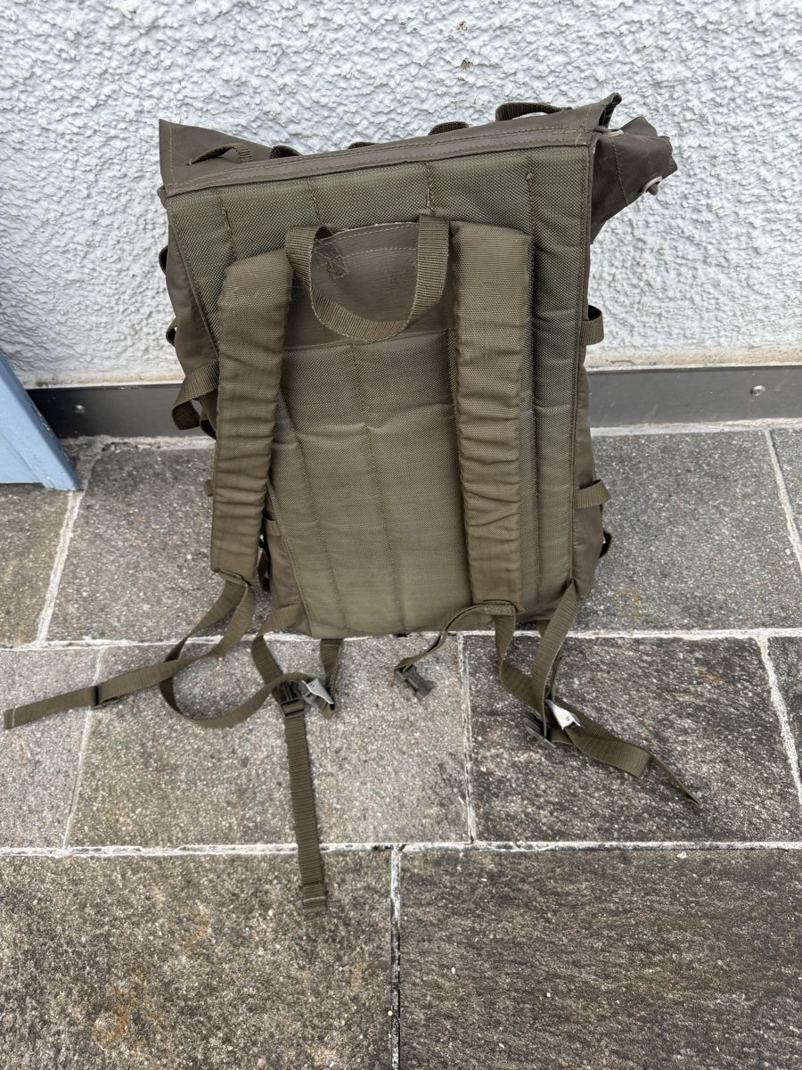 Schweizer Armee Zaini: Schweizer Militär Rucksack – Usato da Lenzburg venduto da Meister_k 1