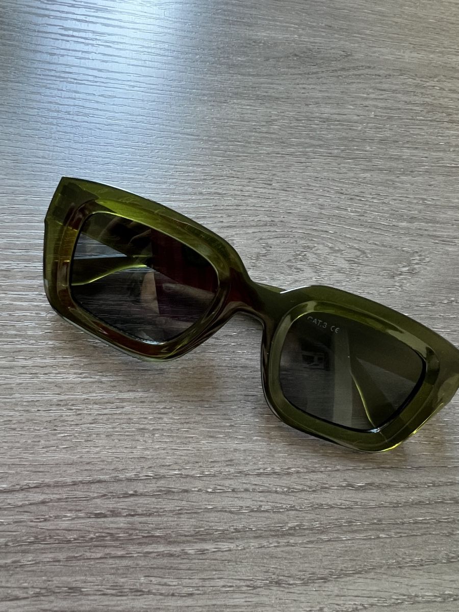Occhiali & Lenti: Trendige Sonnenbrille, Olivgrün – Nuovo e nell'imballaggio originale da St. Gallen venduto da jil_d5rh