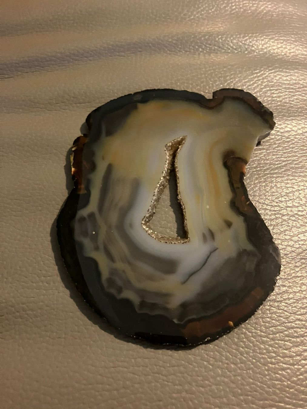 Minerali & Pietre curative: Sezione di un cristallo – Usato da Melano venduto da H-Sara