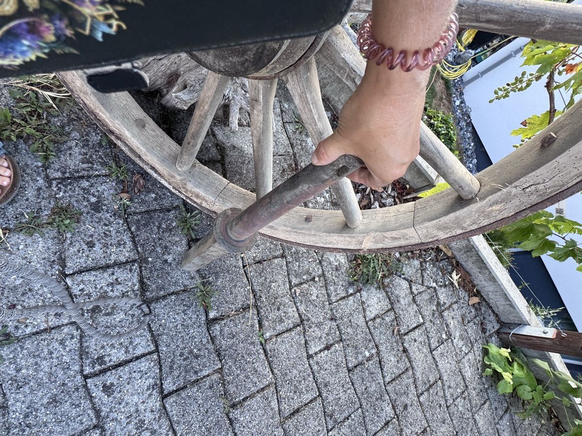 Pneus & Roues: Wagenrad Holz mit Eisenring 97 cm Durchmesser  – D'occasion à Niederbüren par Oetschli 6