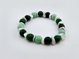 Holz-Armband Grün mit Howlith Heilsteine