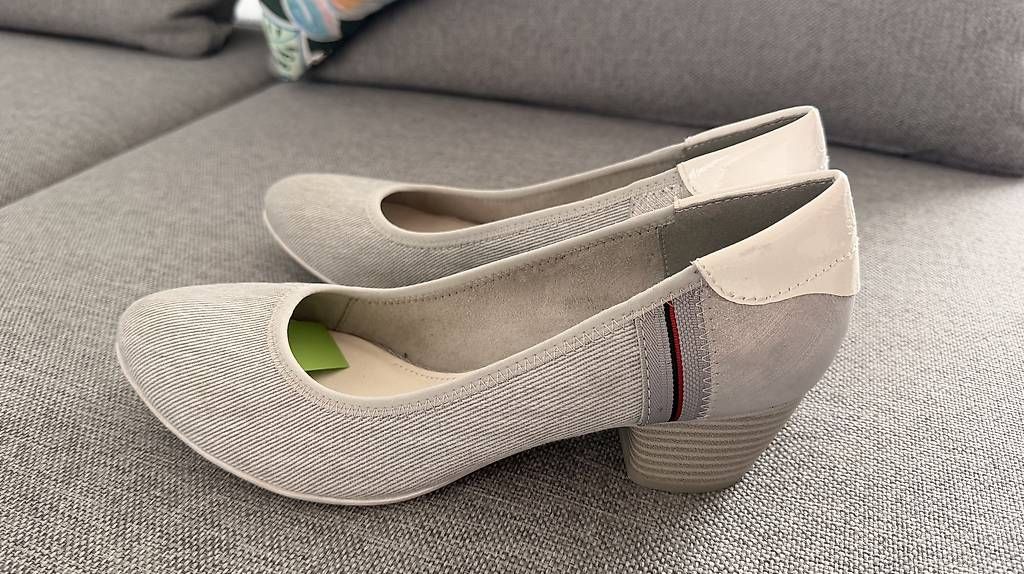 S.Oliver Scarpe da donna: Damenschuhe S.Oliver grau Grösse 40 neuwertig – Usato da Rotkreuz venduto da nadiama