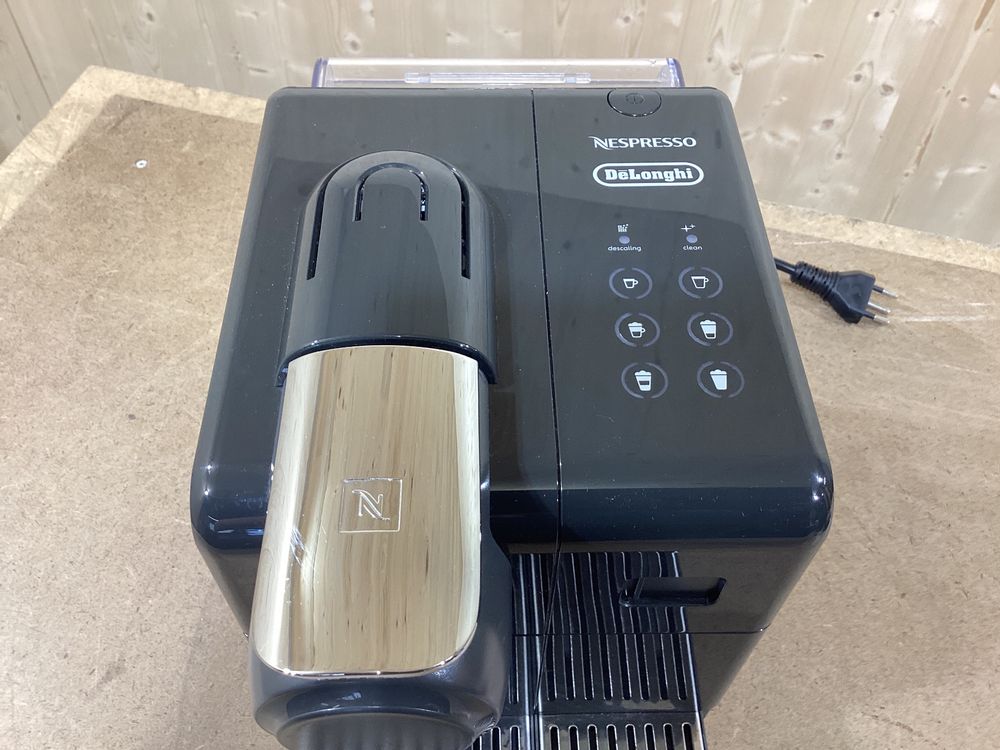 Nespresso De'Longhi Lattisima Touch Animation EN560.B - Cafetera monodosis de cápsulas Nespresso con depósito de leche, 6 recetas seleccionables, 19 bares, apagado automático, color negro