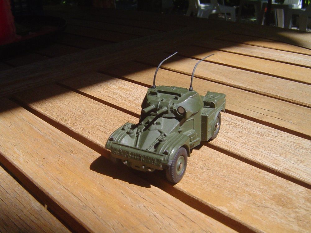 Dinky AML Panhard 814 - Véhicule Militaire Vert Métal - Neuf