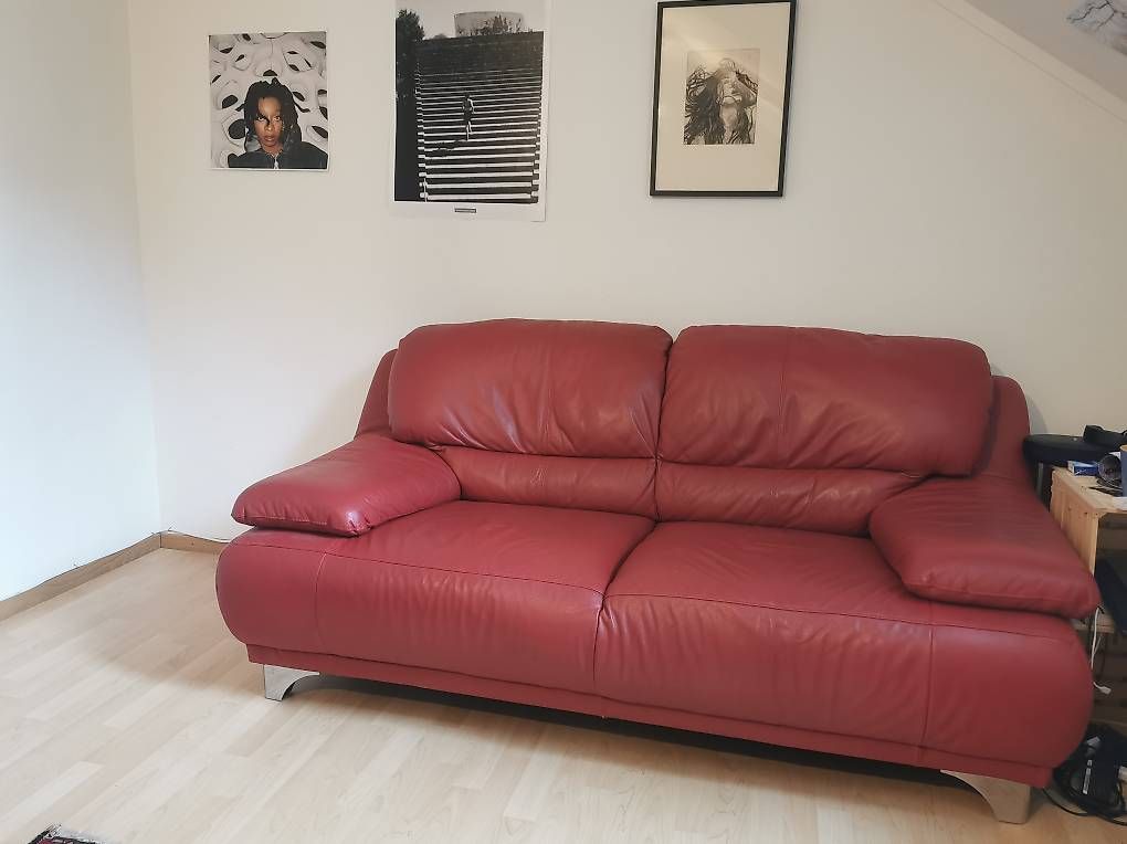 Sofas: Ledersofa rot – Gebraucht aus Bern von FreshCoolPeppers